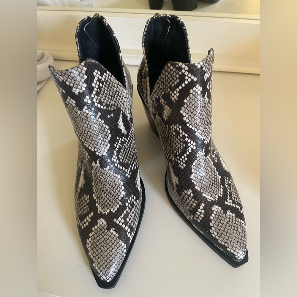 Vince Camuto Bibestie Western Bootie